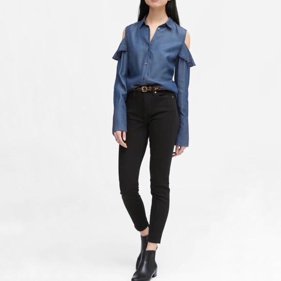 NWT Banana Republic Chambray Cold Shoulder Riley Shirt Blue Preppy Work Size 4 - Picture 11 of 11